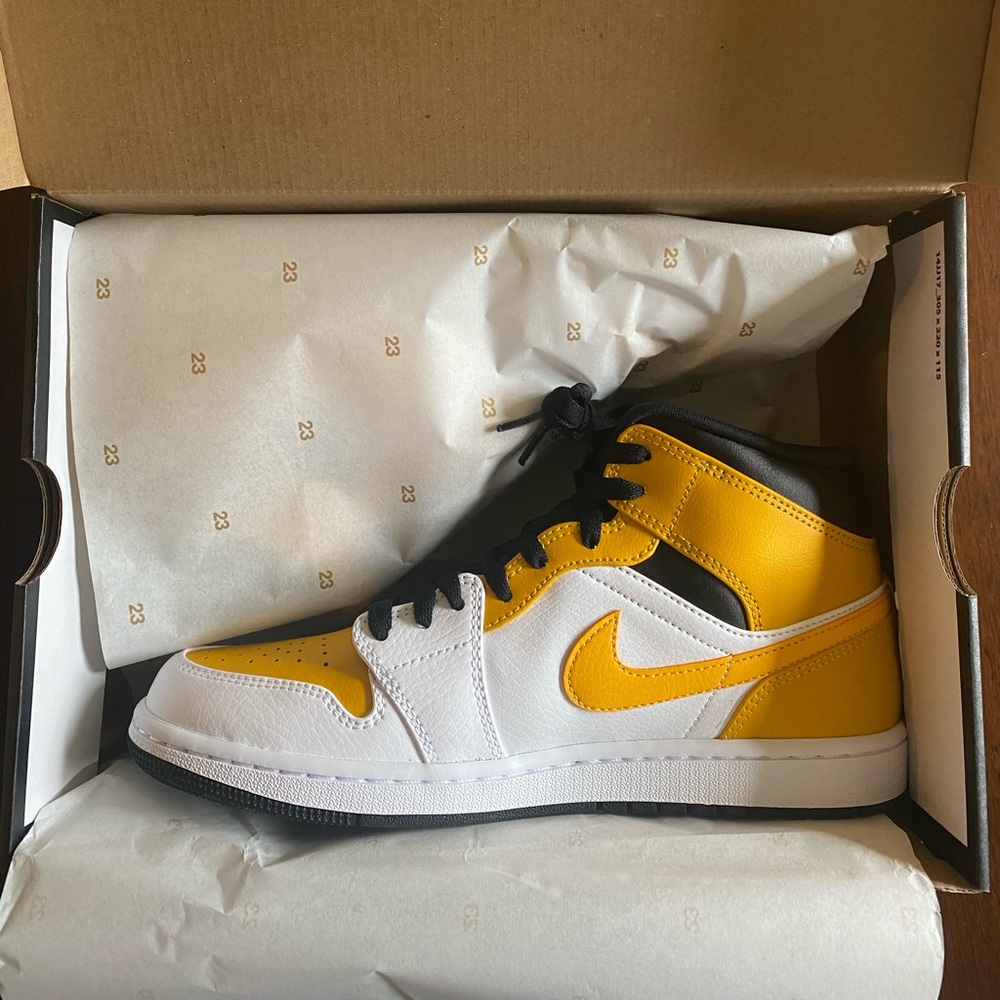 Air Jordan 1 Mid (white/ university gold-black)